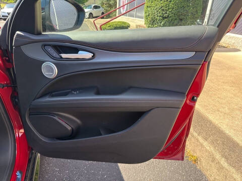 2025 Alfa Romeo Stelvio Intensa