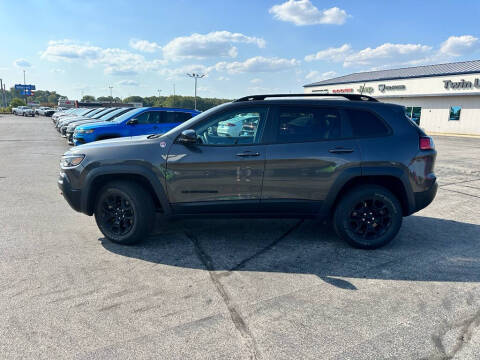 2023 Jeep Cherokee Trailhawk