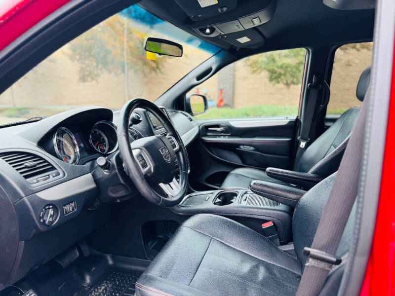 2016 Dodge Grand Caravan R/T