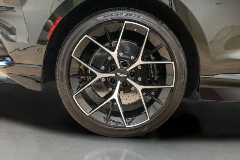 2024 Aston Martin DBX
