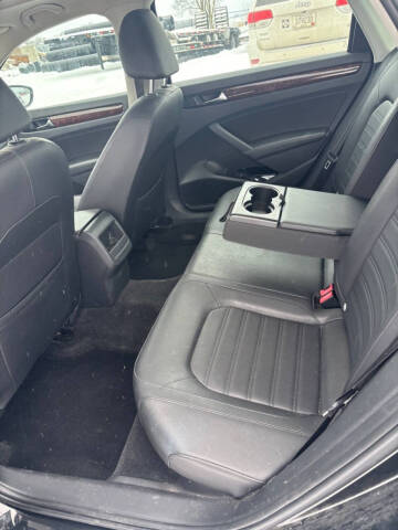 2012 Volkswagen Passat SEL