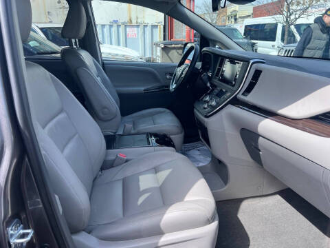 2019 Toyota Sienna XLE 8-Passenger
