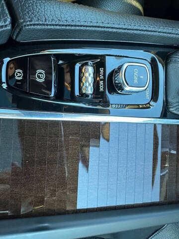 2016 Volvo XC90 T6 Momentum