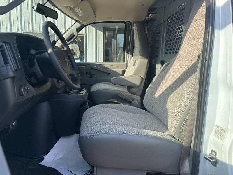 2025 Chevrolet Express 2500