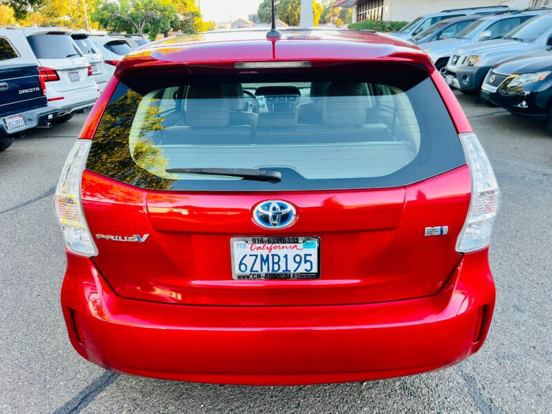 2013 Toyota Prius v Five