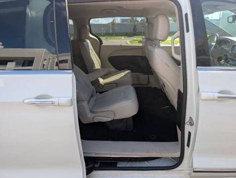 2017 Chrysler Pacifica Touring-L