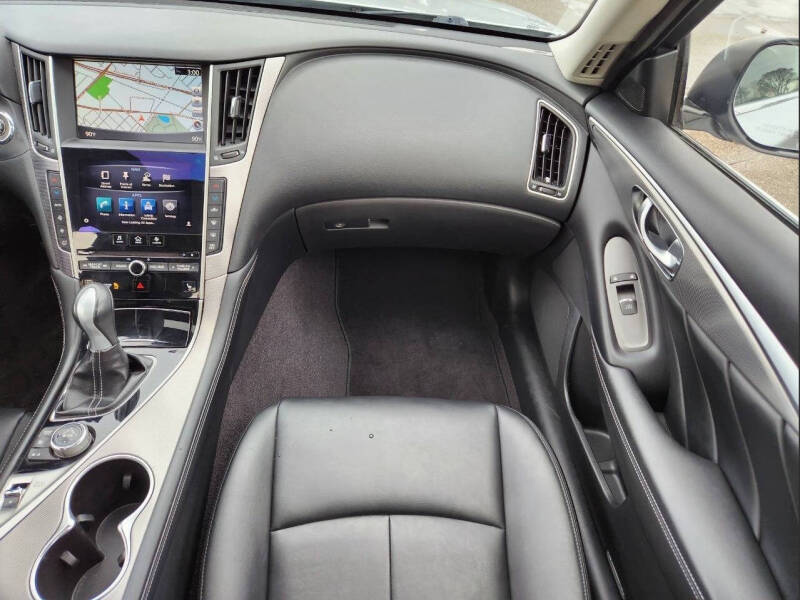 2015 Infiniti Q50 Premium