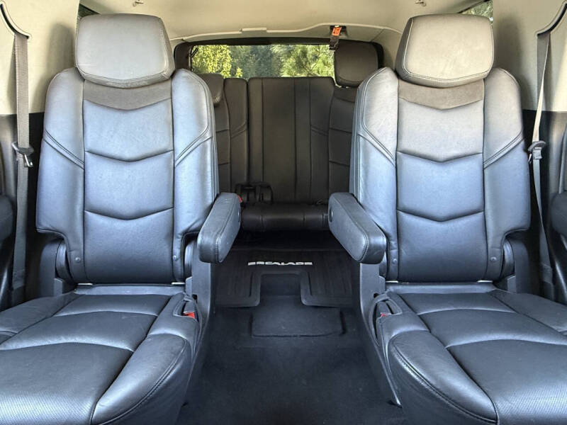 2016 Cadillac Escalade Standard