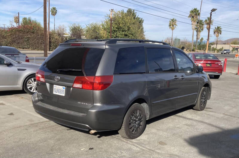 2005 Toyota Sienna LE photo 5