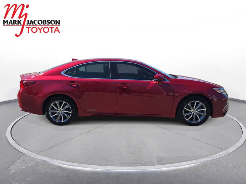 2016 Lexus ES 300h