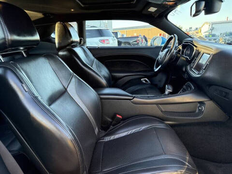 2015 Dodge Challenger SXT Plus