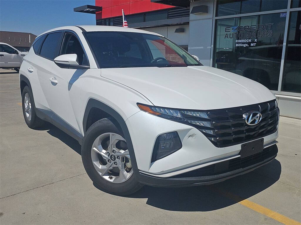Off white 2022 Hyundai TUCSON SE 1