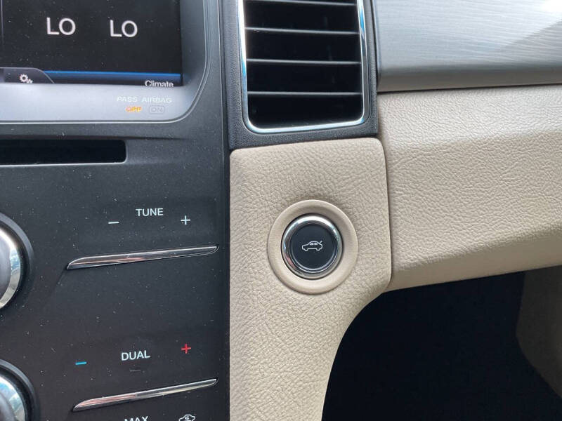 2015 Ford Taurus SEL
