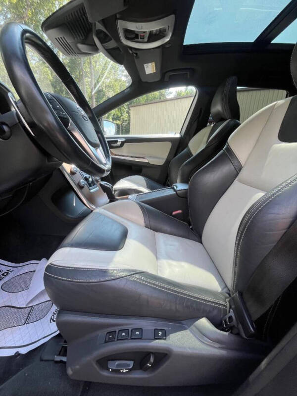 2015 Volvo XC60 T6 Drive-E Platinum