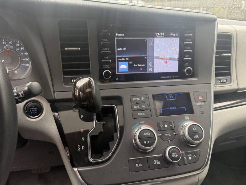 2018 Toyota Sienna XLE 8-Passenger