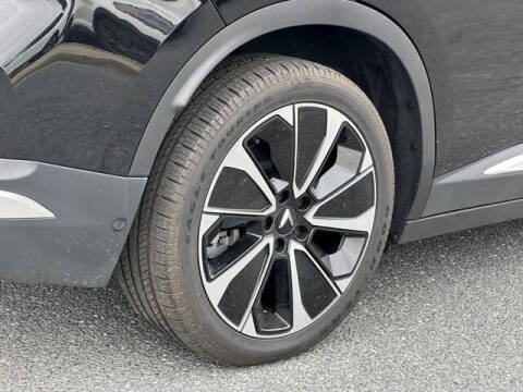 2025 VinFast VF8 Plus