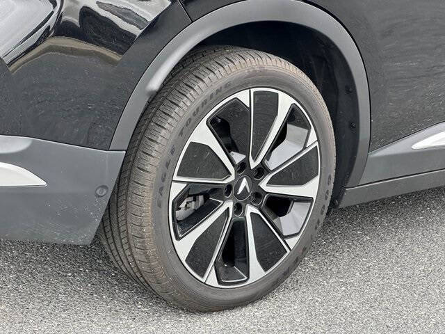 2025 VinFast VF8 Plus