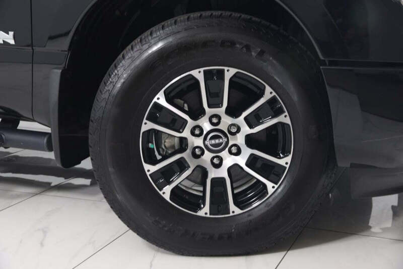 2023 Nissan Titan SV