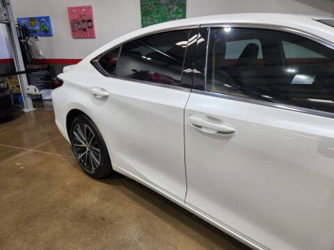 2023 Lexus ES 300h