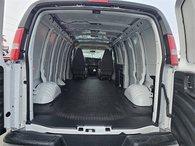 2025 Chevrolet Express 3500