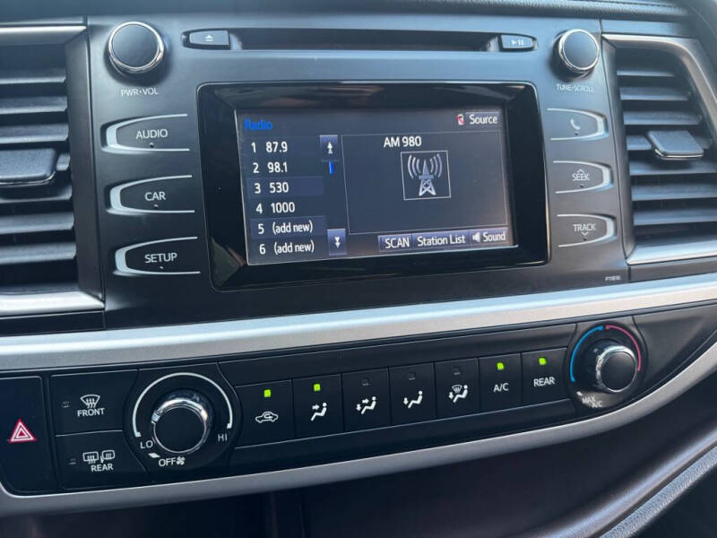 2019 Toyota Highlander LE