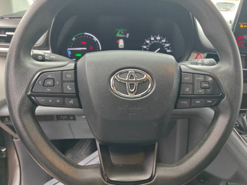 2022 Toyota Sienna LE 8-Passenger