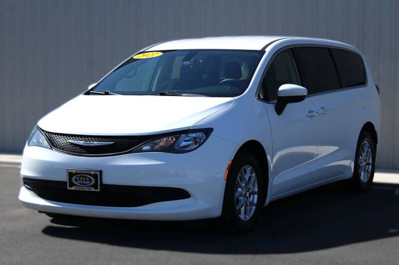 2022 Chrysler Voyager LX