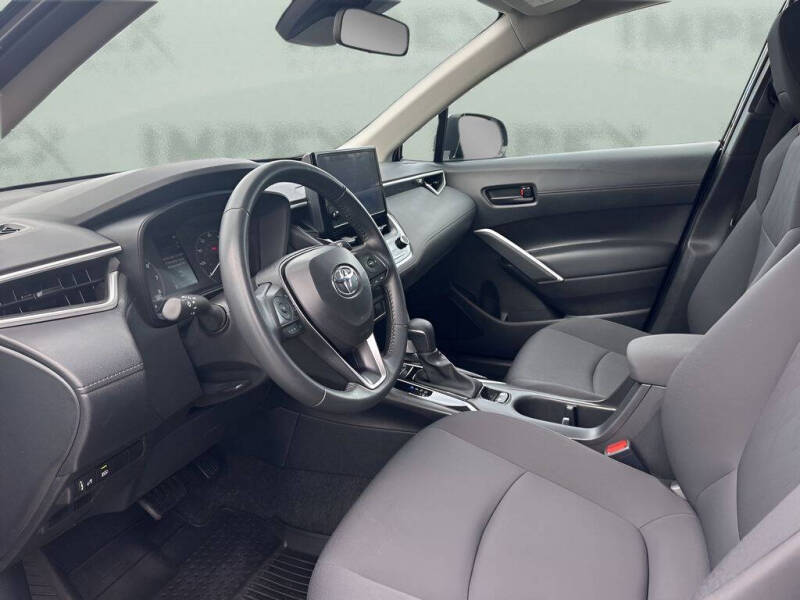 2025 Toyota Corolla Cross LE