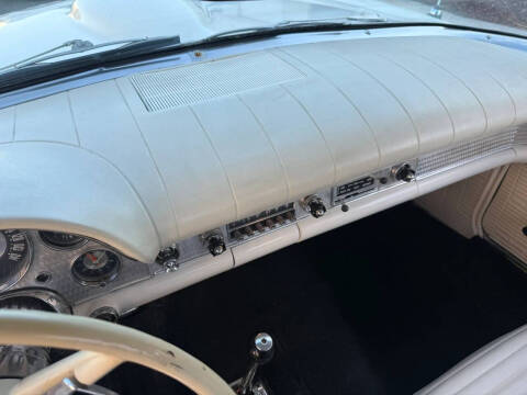 1957 Ford Thunderbird