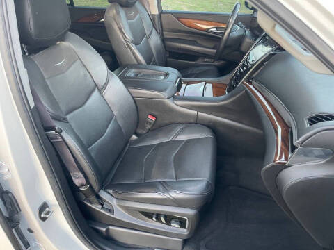 2016 Cadillac Escalade Luxury Collection