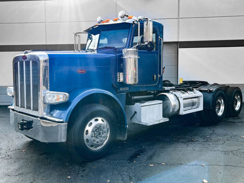 Peterbilt 388 For Sale In Roselle, IL