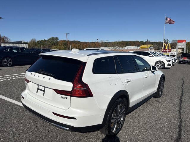 2025 Volvo V60 Cross Country B5 Plus