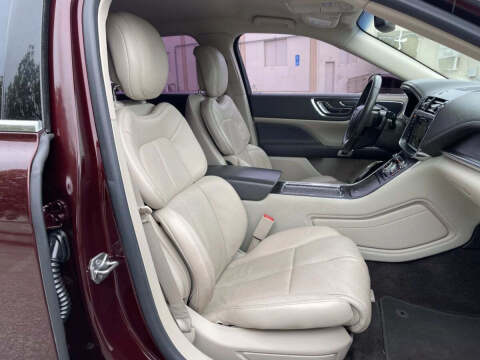 2017 Lincoln Continental Select