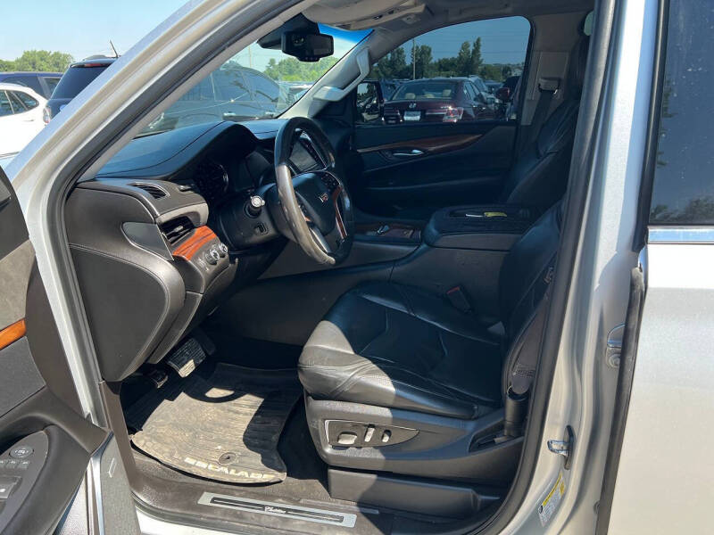 2016 Cadillac Escalade Luxury Collection