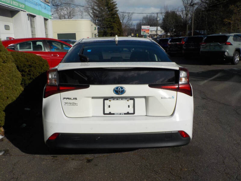 2022 Toyota Prius LE