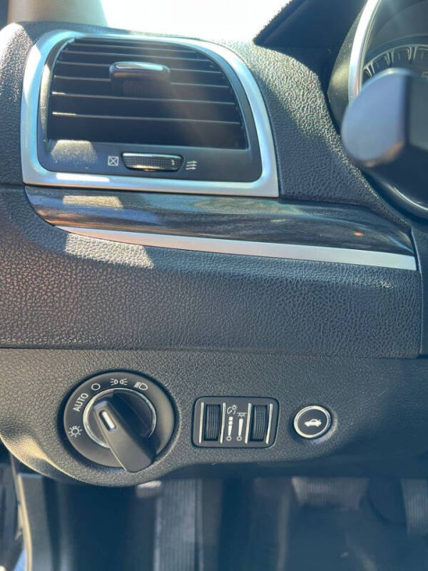 2017 Chrysler 300 Limited