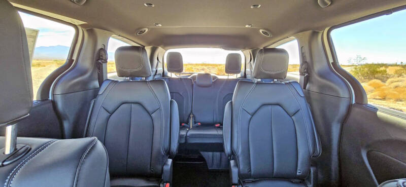 2026 Chrysler Pacifica Select