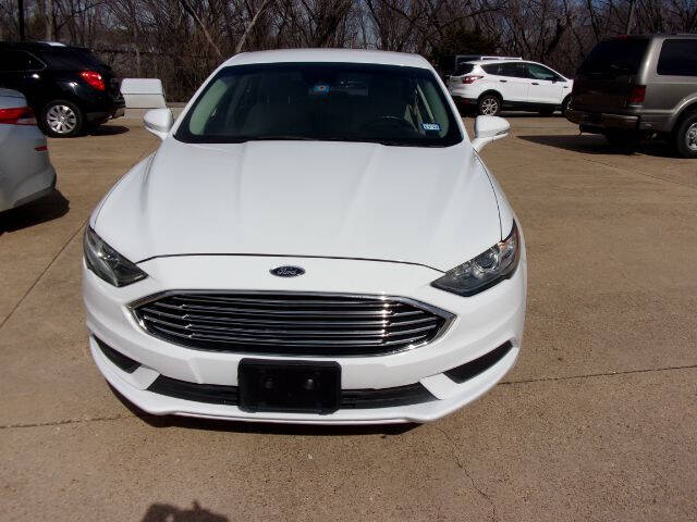 2017 Ford Fusion SE photo 2