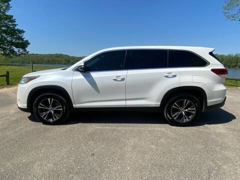 2019 Toyota Highlander for sale at Monroe Auto's, LLC in Parsons TN