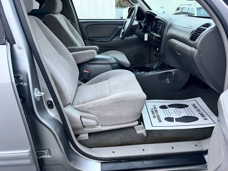 2003 Toyota Sequoia SR5