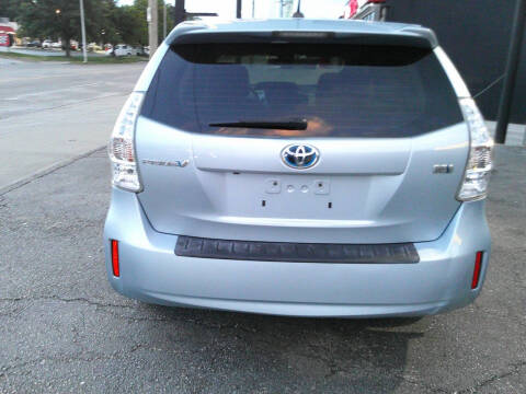 2013 Toyota Prius v Five