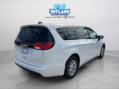 2026 Chrysler Voyager LX