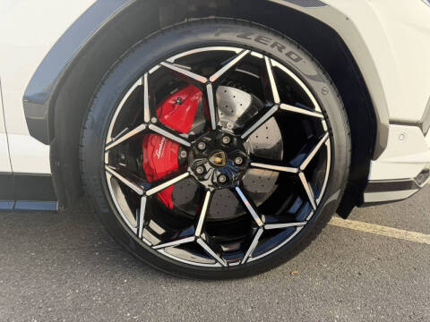 2023 Lamborghini Urus Performante