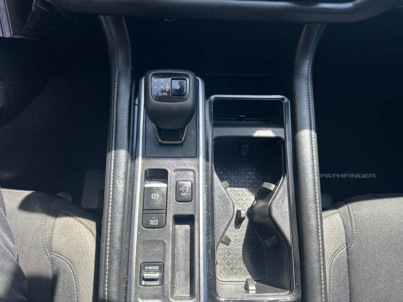 2022 Nissan Pathfinder SV