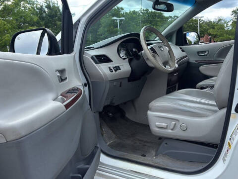2014 Toyota Sienna XLE 8-Passenger