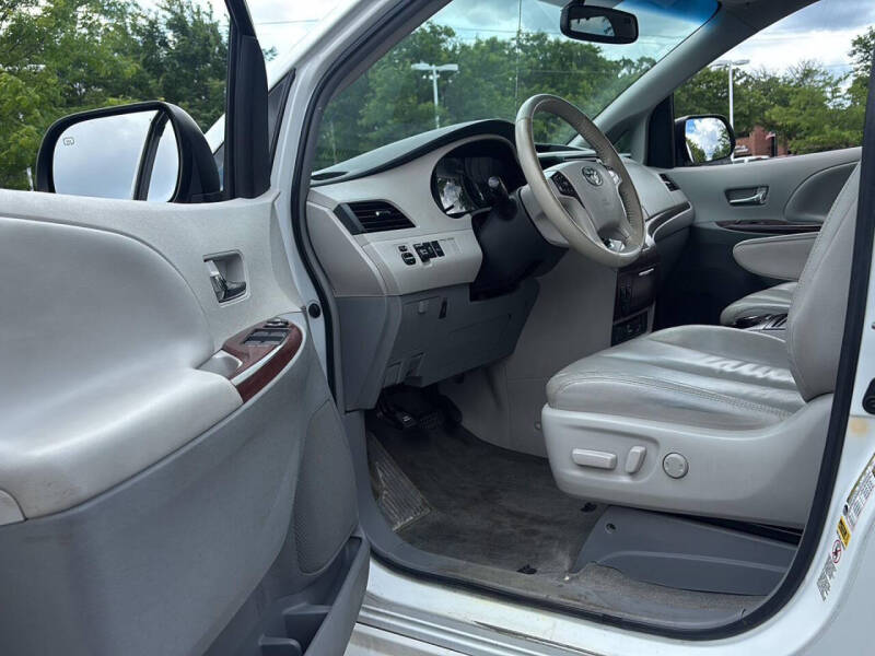 2014 Toyota Sienna XLE 8-Passenger