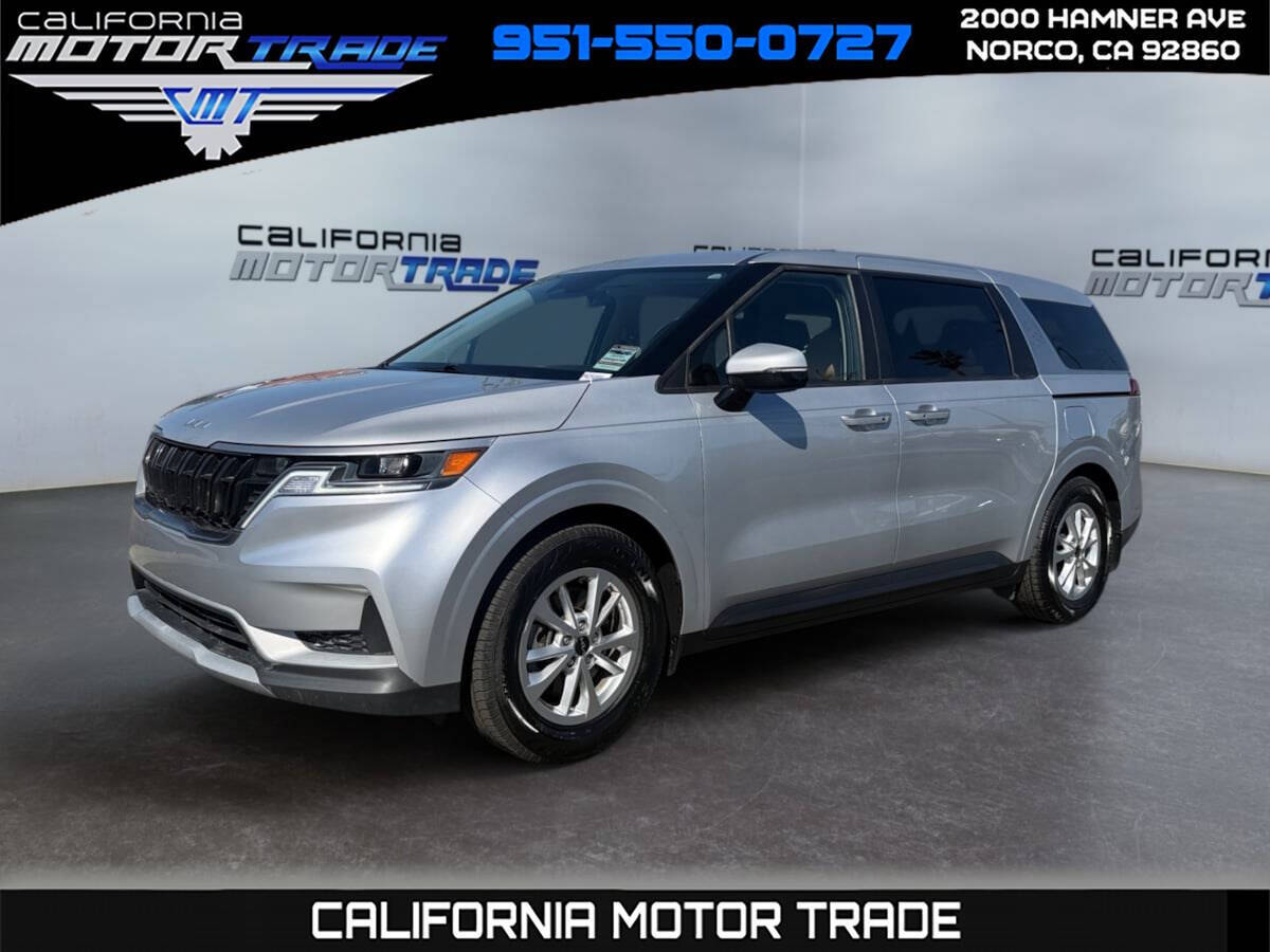 Silver 2023 Kia Carnival LX 1