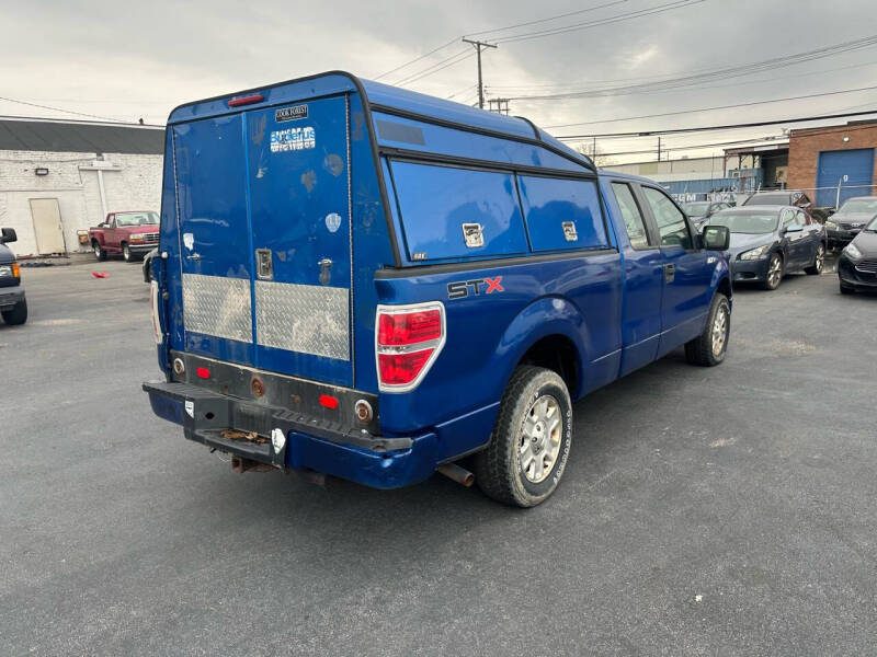 2009 Ford F-150 STX photo 21