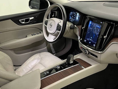 2022 Volvo S60 B5 Momentum