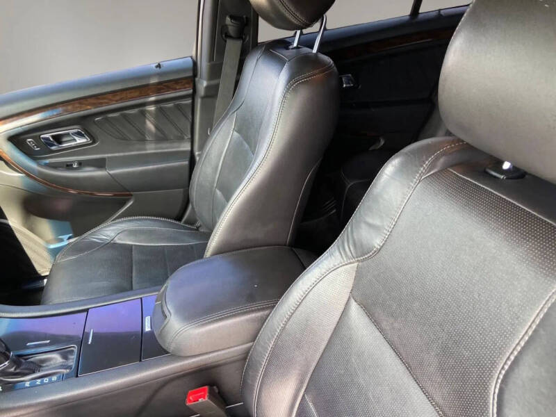 2017 Ford Taurus Limited